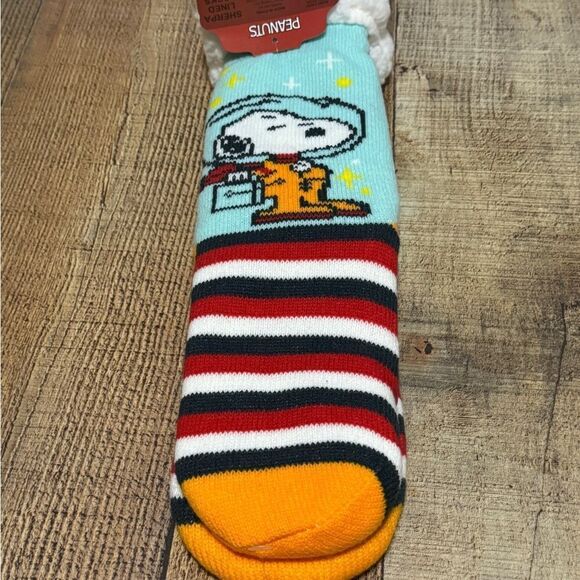 Peanuts Sherpa Lined Socks Skating Snoopy One Size Fits Most Warm Non-Slip NEW - Picture 3 of 5